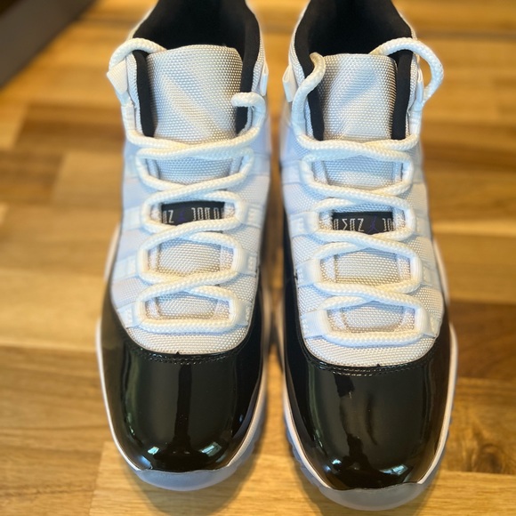 Jordan 11 Retro White/Concord Black Size US 7.5 EU 40.5 NEW IN BOX - Picture 4 of 10